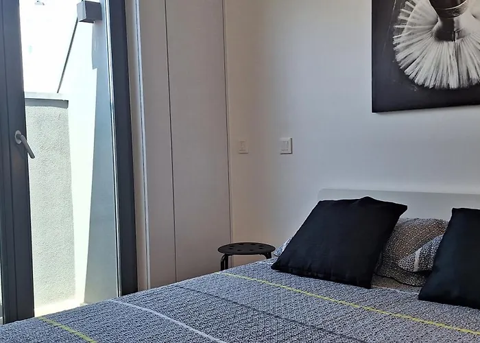 Fontainhas Sunny Rooftop With Balcony *