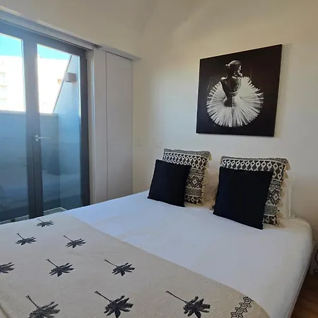 Fontainhas Sunny Rooftop With Balcony Porto