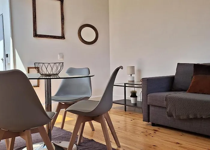 Fontainhas Sunny Rooftop With Balcony Porto