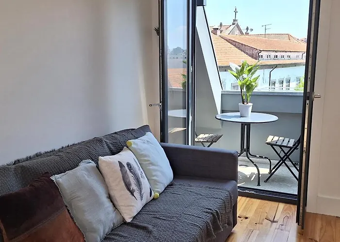 Apartment Fontainhas Sunny Rooftop With Balcony