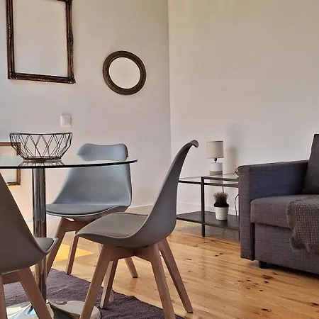 Fontainhas Sunny Rooftop With Balcony Порту