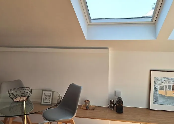 Fontainhas Sunny Rooftop With Balcony Порту