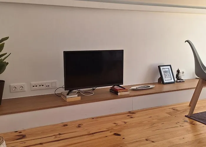 Fontainhas Sunny Rooftop With Balcony * Порту