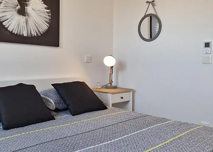 Fontainhas Sunny Rooftop With Balcony Порту