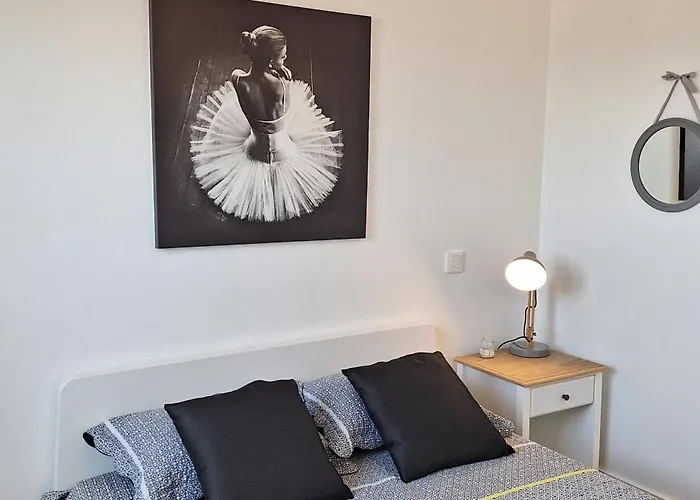 Fontainhas Sunny Rooftop With Balcony Апартаменты